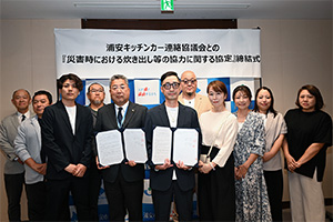 浦安キッチンカー連絡協議会と市長との記念撮影