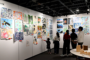 写真：子ども作品展の様子