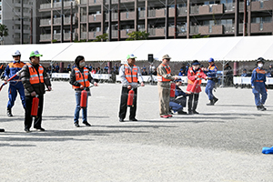 写真：初期消火訓練の様子