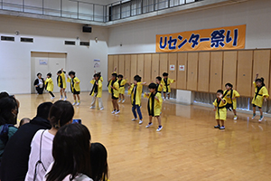 保育園の子どもたちがよさこいを披露
