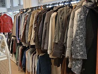 店内の様子（衣類）