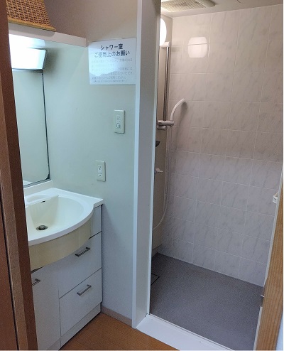 控室 シャワーの写真