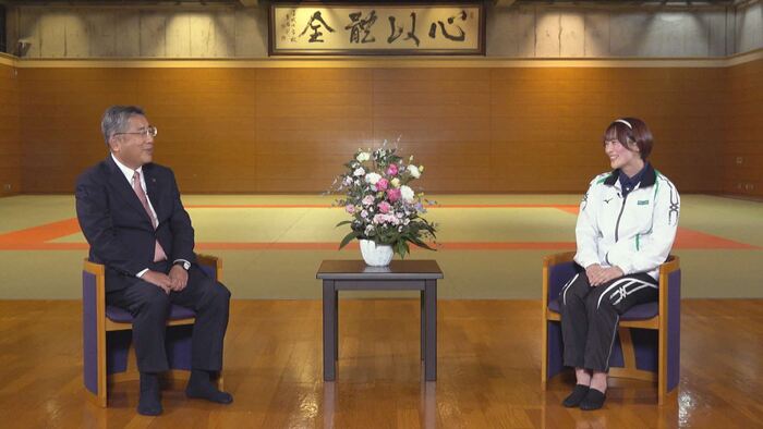 写真：市長と藤城心選手の対談の様子