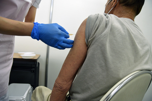 新型コロナウイルスワクチン接種の様子