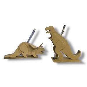 写真：木の廃材で作るリサイクル楽器