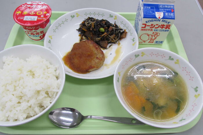 写真：9月1日中学校の給食
