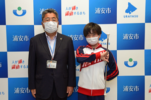 写真：上田選手と内田市長