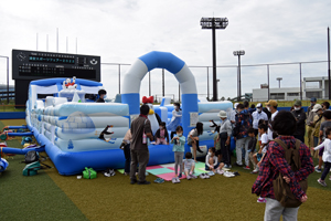 写真：エアー遊具