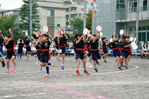 写真：沖縄をテーマにしたダンス