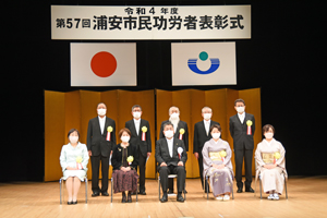 写真：受賞者と市長との記念撮影