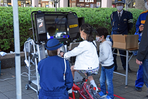 自転車体験シミュレーターの様子