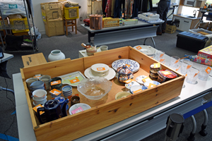 写真:ビーナスショップに並ぶ食器