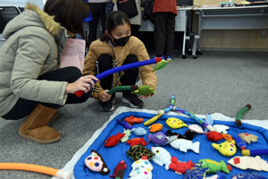 写真：手作りおもちゃの展示