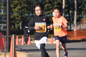 写真：3キロメートル小学生男子の部の様子