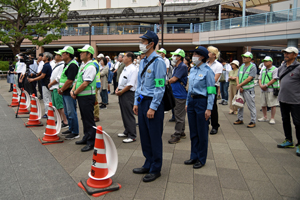 写真：団結式に参加する皆さんの様子