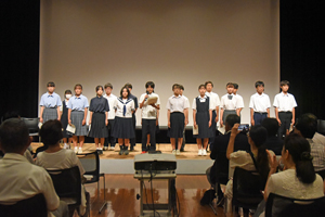 写真：平和使節団の皆さん