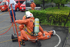 写真：要救助者を救助する様子