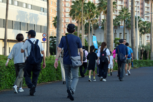 写真：ウオーキングの様子2
