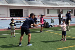 写真:ラグビー体験の様子