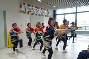 写真：踊りの演技の様子