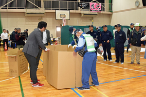 写真：避難所開設訓練の様子