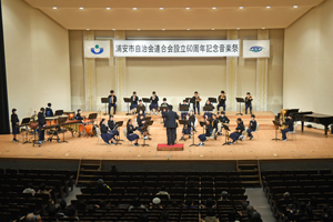写真：中学校吹奏楽部の演奏の様子