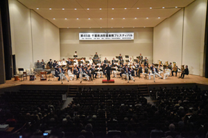 写真：演奏をする消防音楽隊