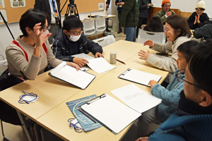 写真：中央公民館での音のワークショップ