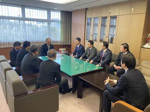 写真：国土交通省事務次官と期成同盟会メンバーとの面談