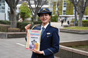 写真：一日警察署長を務めた黒谷さん