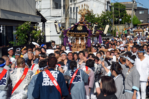 写真：西水門付近の祭りの様子