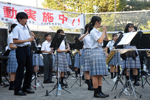 写真：東海大浦安高等学校中等部吹奏楽部の皆さん