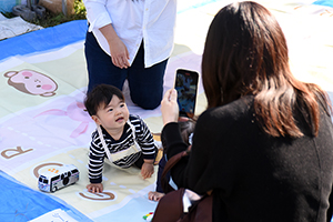 写真：ハイハイレースの様子