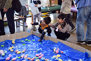 写真：魚釣りの様子