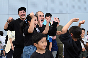 写真：勝利して喜ぶチームの皆さん