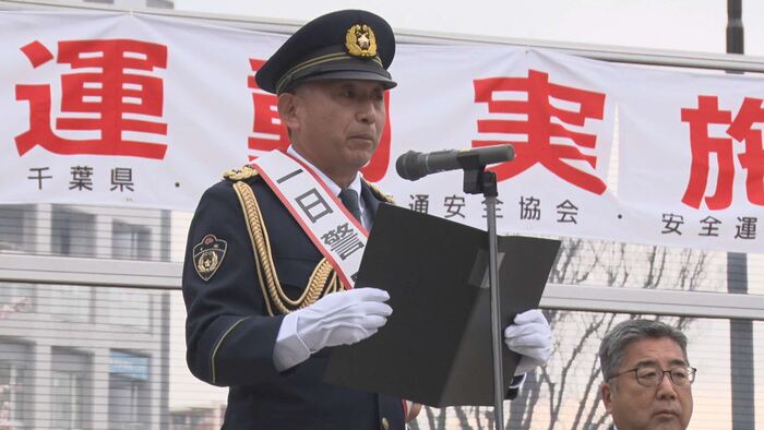 写真：一日警察署長の片山右京さん