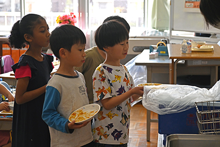 写真：おかわりする様子