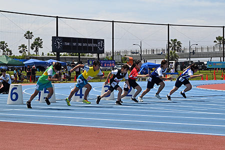 写真：スタートする選手の様子