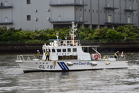 写真：千葉海上保安部の巡視艇はすかぜ