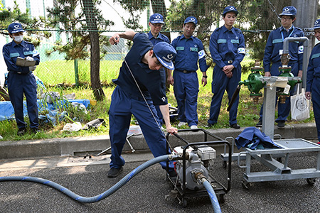 写真：発動機を使用している様子