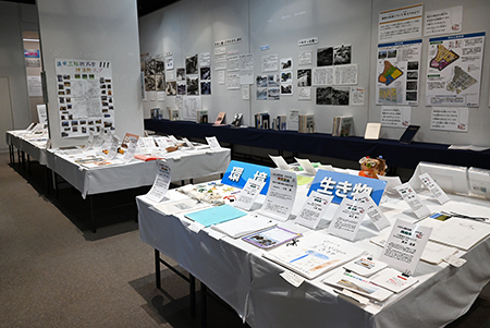 写真1：会場の展示の様子