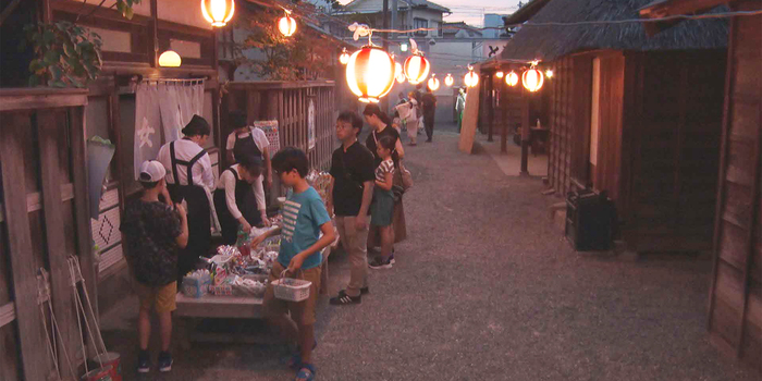 写真：博物館で夕涼みの様子