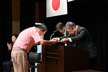 写真：市長賞表彰の様子