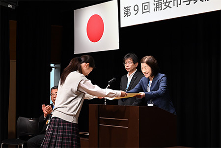 写真：教育委員会賞表彰の様子