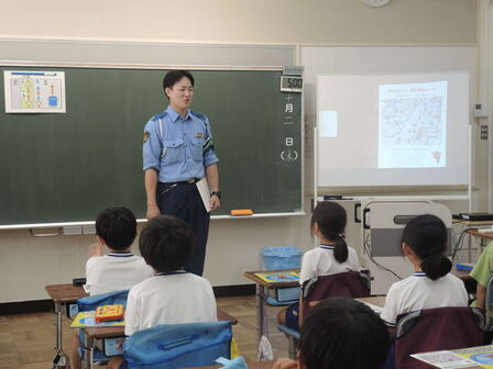 浦安警察署の警察官の方のお話の様子