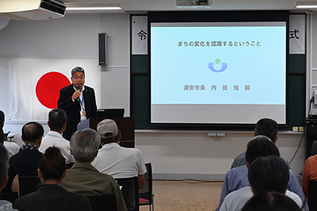 写真：市長講演の様子