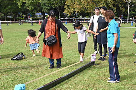 写真：スラックラインの様子