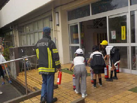 消火体験の様子