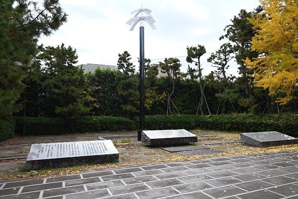 写真：竜宮ぼんぎのモニュメント