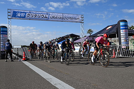 写真：浦安クリテリウムのレースの様子